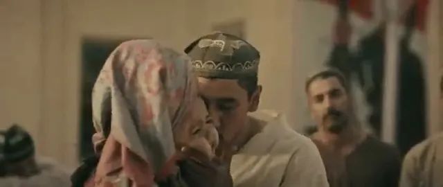 Bir oğul ile annesinin cepheye gidiş öncesindeki vedası. Ilhaq (2020).